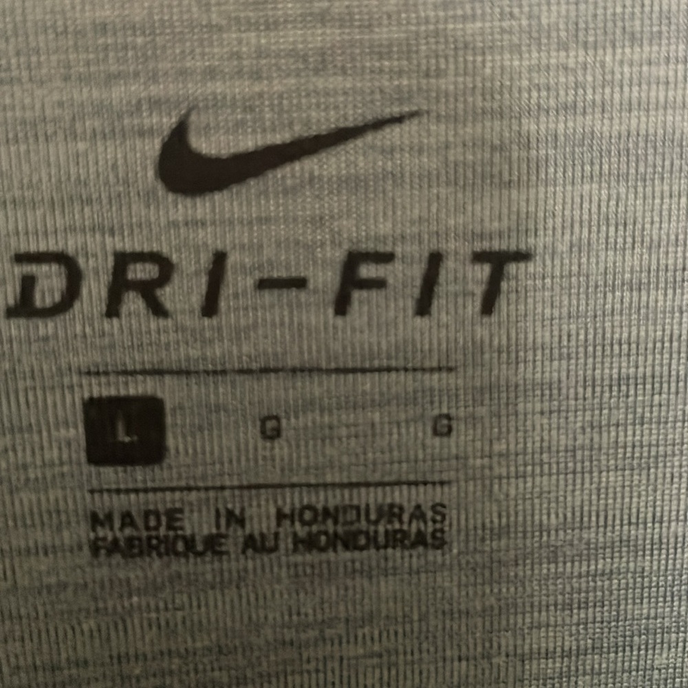 **Nike. Men tee shirt. Short sleeve. Green. Dr-fit. Smoke free home.